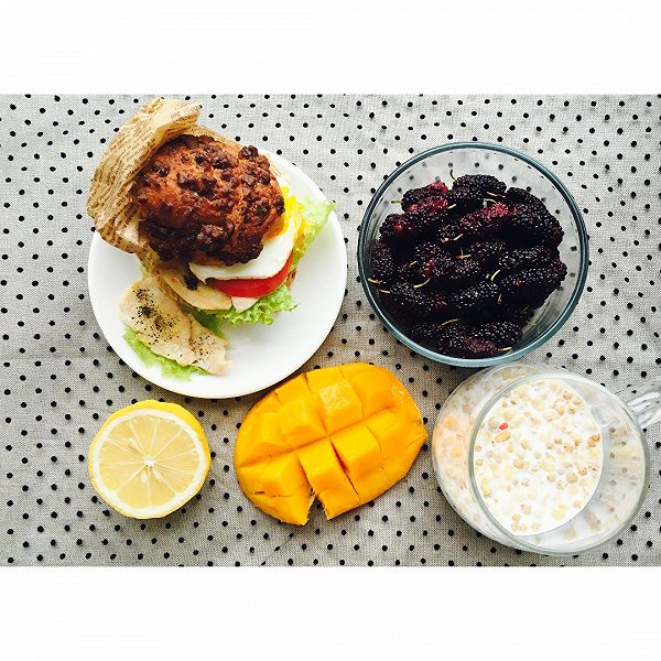 李雪婷MIKO的自制营养三明治 搭配水果牛奶做