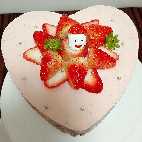 家有阳光女孩的草莓慕斯蛋糕~简单~和蛋糕店