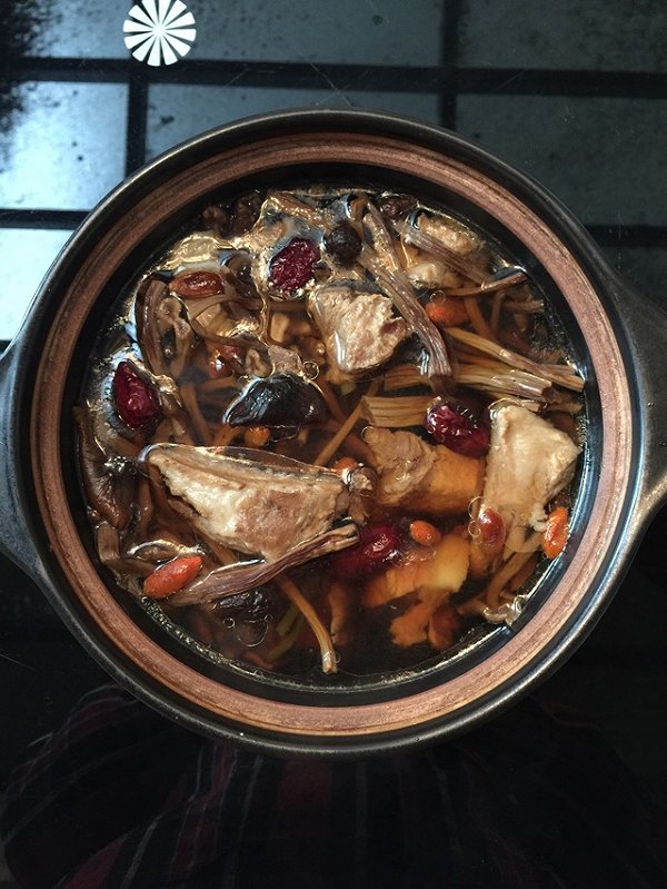 茶树菇炖排骨汤