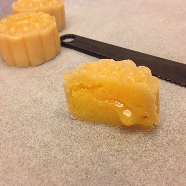 ﹏queEn的网红月饼--通透奶黄流心月饼原创配