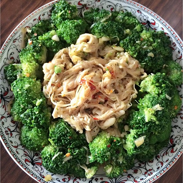 你不理财财不理你的快手凉拌菜--西兰花拌金针