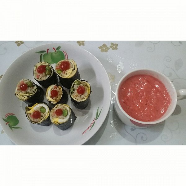 圆圆烘焙的简单的早餐:紫菜蛋包饭、蜂蜜番茄