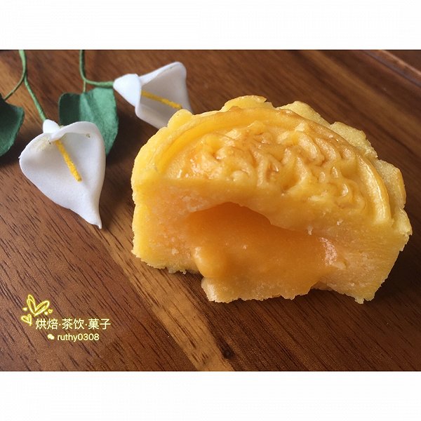 绪绪妈妈的网红月饼--通透奶黄流心月饼原创配