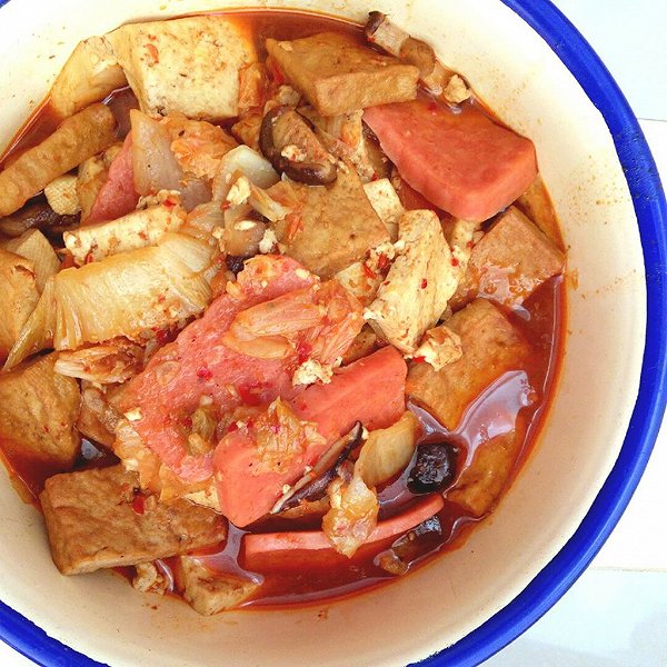 提拉米苏O(∩_∩)O的韩国火腿泡菜豆腐汤做法