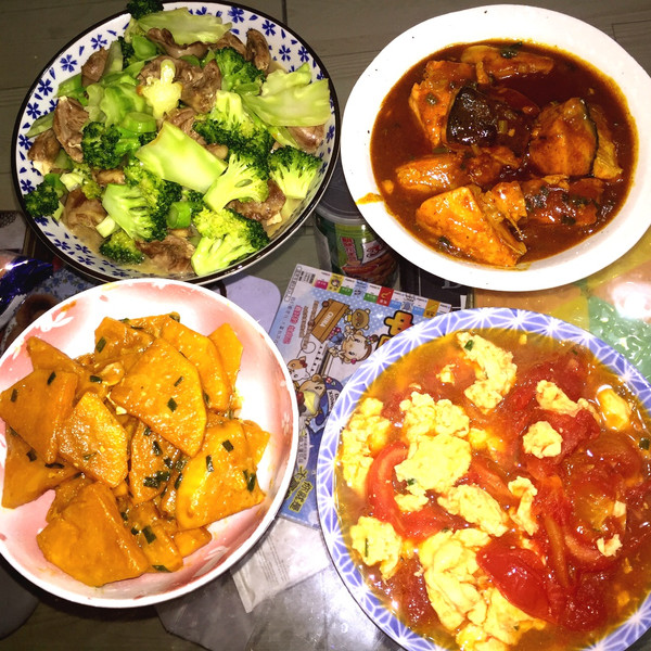 corasctx的咖喱三文鱼+西兰花鸡心+番茄炒蛋+