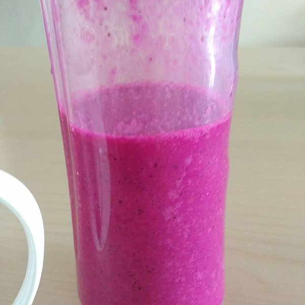 徐晓蕾Sissi的冰与火。火龙果酸奶汁做法的学