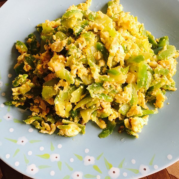 一度温暖暖的快手苦瓜炒蛋(清爽脆嫩秘籍)做法