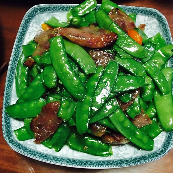 嫩豌豆夹炒香肠