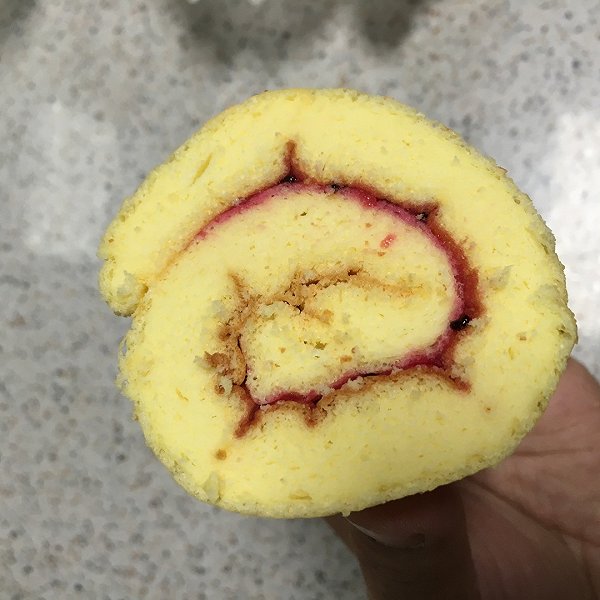 兰色的鱼的蓝莓酱蛋糕卷+#豆果5周年#做法的