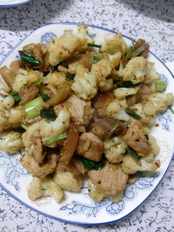 我喜爱的家常菜肴:菜花炒肉片
