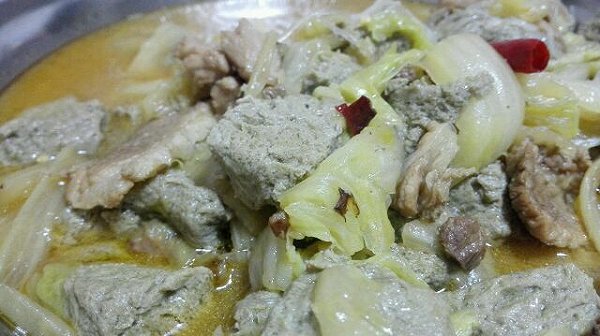 小胖子吃美味的白菜炖豆腐五花肉做法的学习成