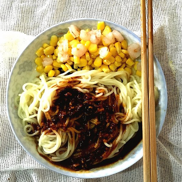 奥特曼与怪兽吃鱼的懒人拌面|日食记做法的学