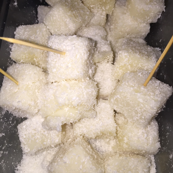 七色海的椰蓉牛奶小方 简单好做的甜品做法的