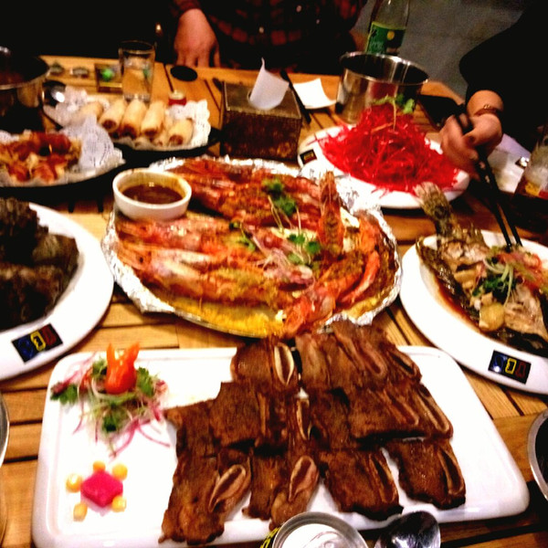 一桌聚会餐