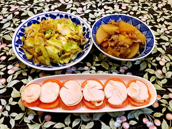 紫草地丁的番茄鸡胸肉、味噌卷心菜、猪肉炖萝