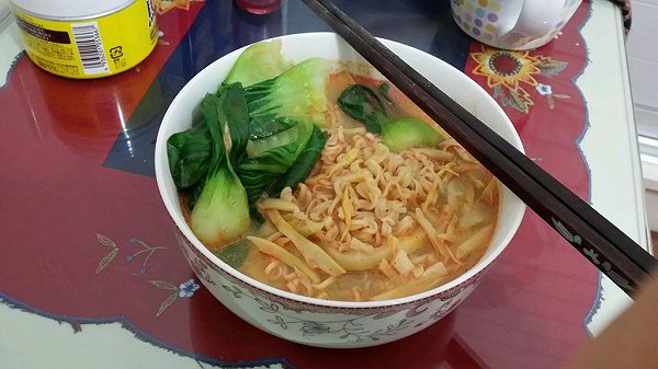 泡面小食堂跟泡面英雄哪个是真的,她们是同一家吗