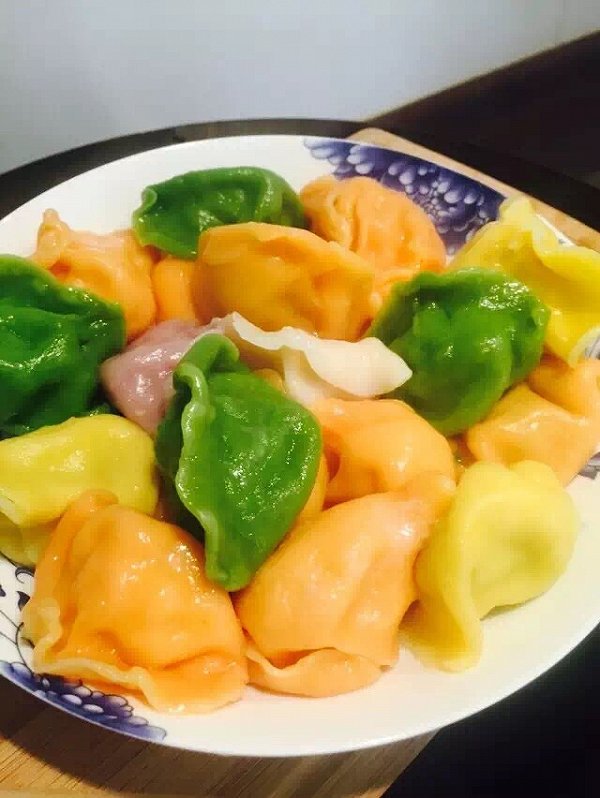 妞妈咪香辣牛肉酱的五彩饺子做法的学习成果照_豆果美食