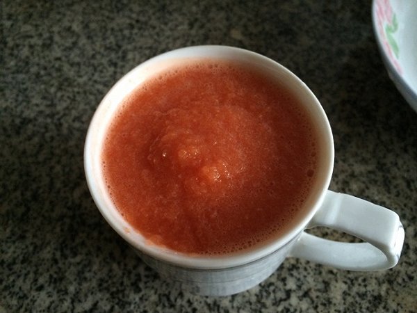 达默里斯的巨简单的减肥饮品-胡萝卜番茄汁做