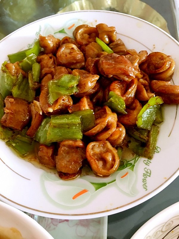赖皮楠楠的尖椒肥肠,好吃的不行的快手菜。做