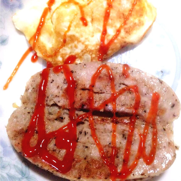 夏天的女孩的香煎意大利黑椒香肠做法的学习成