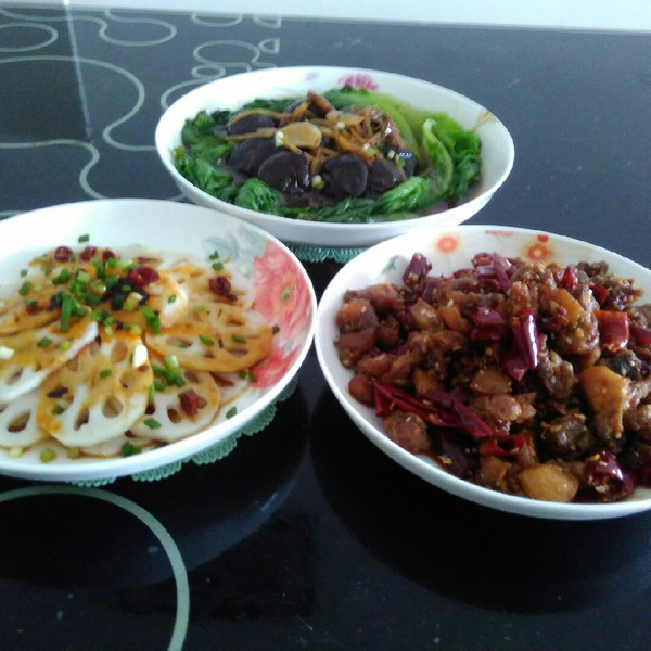 藕片肉品的麻辣兔丁,生菜蚝油扒小女,冻干香菇阿蛮凉拌图片