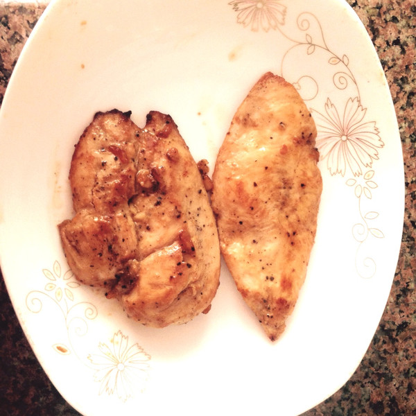 子鱼82的低脂香煎黑椒鸡胸肉减肥餐做法的学