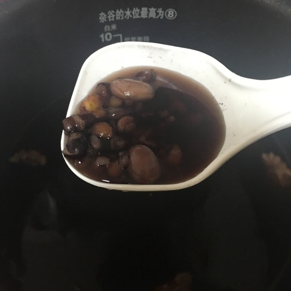 小碗果子的补肾佳品-核桃黑豆黑米黑芝麻粥做