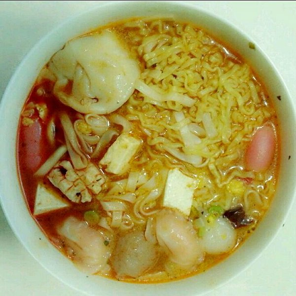 西红柿鸡蛋味泡面 喵图片