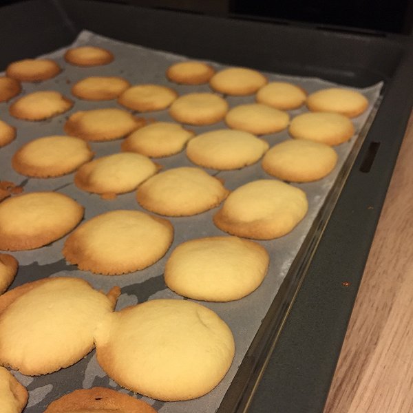 鼎鼎的妈妈叫小新的奶香曲奇饼干做法的学习成果照_豆果美食