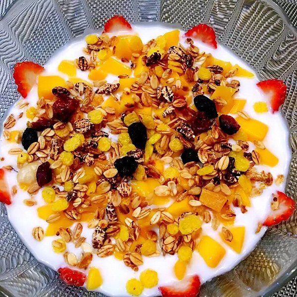 会吃又会做的矮胖子的芒果坚果酸奶减肥餐做法