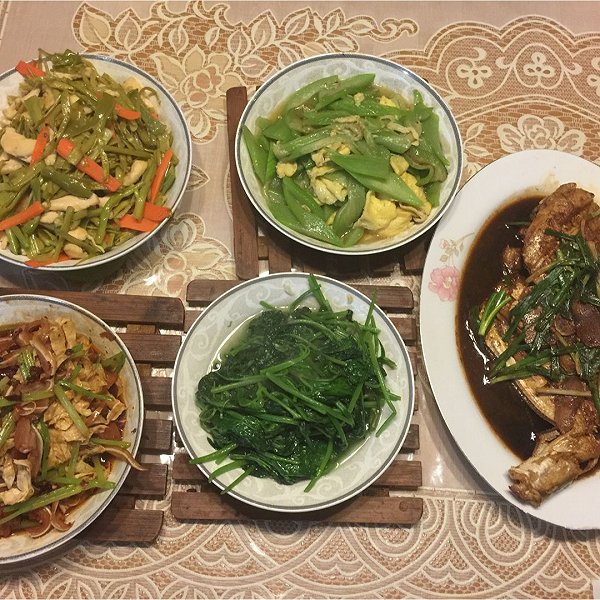 ZM616的竹叶菜二吃、丝瓜炒鸡蛋、香芹凉拌