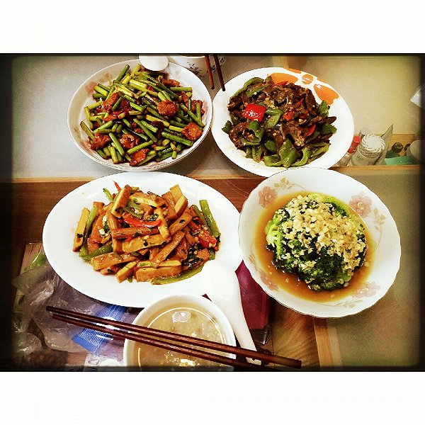 磨叽午饭的中午让绿姐过来给我做了一顿女生,欧美姑娘侧面图片